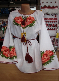 Ручна вишивка - блузка троянди
