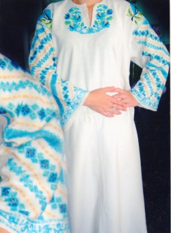 Ручна вишивка - плаття бісер голубе